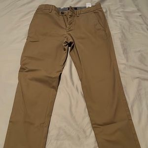 Khaki Banana Republic mens chino. Athletic fit with stretch mater. 32x32.